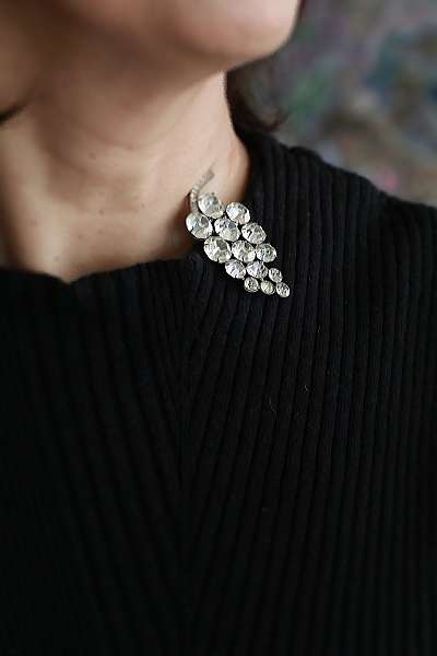 ラインストーン　ブドウドレスクリップ　イギリス　アンティークストリュフ