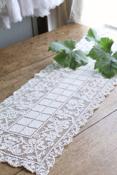 葡萄のフィレレーステーブルランナー イギリス アンティークストリュフ