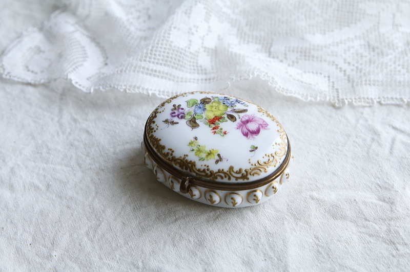 手描きの薔薇のポーセリンケース　ドイツ　アンティークストリュフ