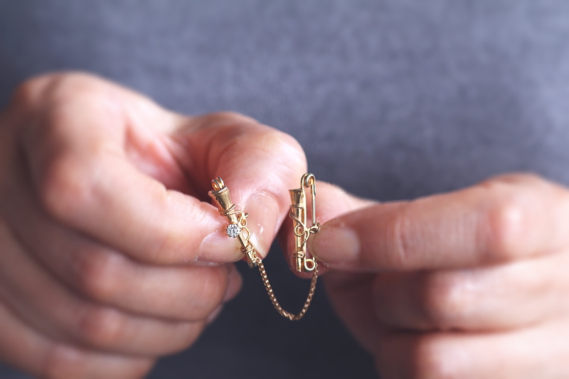 ホルンのカラーピンブローチ アンティークストリュフ 20251127