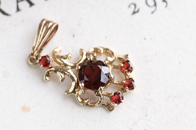 ヴィンテージガーネットペンダント　イギリス　アンティークストリュフ　 20251218