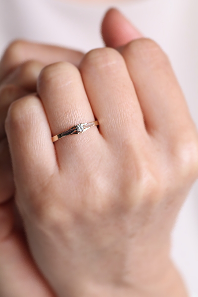 ホワイトゴールドフェイス　ダイヤモンドソリテールリング　エンゲージ　イギリス　アンティークストリュフ