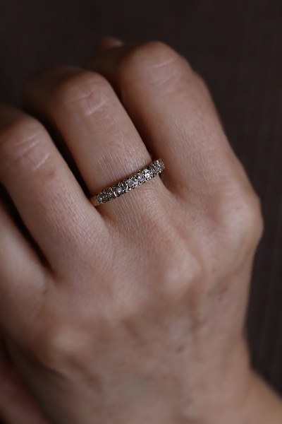 ダイヤモンドハーフエタニティリング　イギリス　アンティークストリュフ