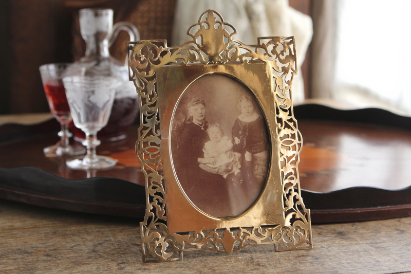 アンティークブラスフォトスタンド　透かし　唐草　アラベスク　ヴィクトリアン　イギリス