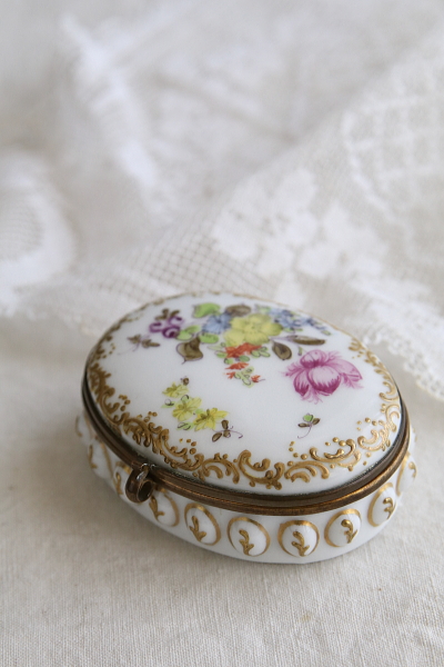 手描きの薔薇のポーセリンケース　ドイツ　アンティークストリュフ 20250819