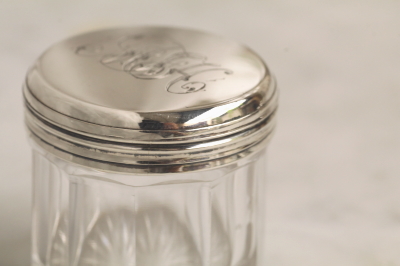 銀蓋の小さなガラスクリームジャースターリングシルバー　ヴィクトリアン　イギリス　アンティークストリュフ