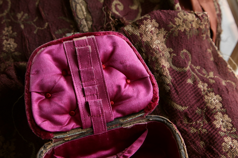 ベロアのソーイングボックス　フランス アンティークストリュフ