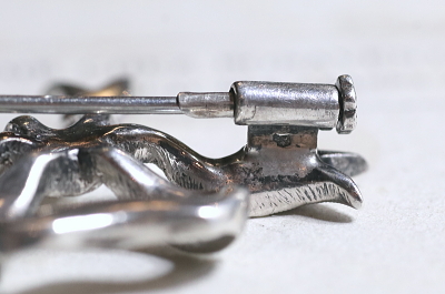 マーカサイト　リボンシルバーブローチ　フランス　アンティークストリュフ