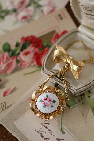 リボンのエナメルウォッチブローチ　corocraft アメリカ　イギリス　アンティークストリュフ 20260401