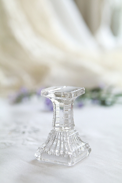 プレスガラスのアクセサリースタンド　フランス　アンティークストリュフ