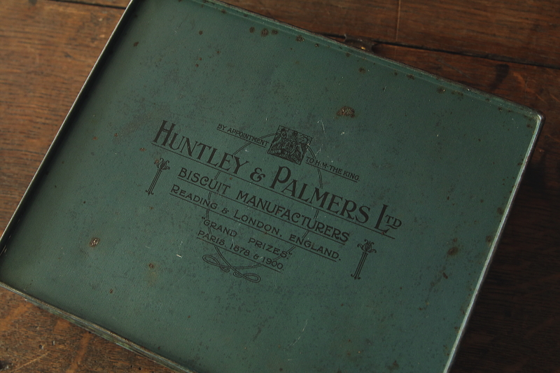 the red boyのビスケット缶　huntry and palmers イギリス　アンティークストリュフ