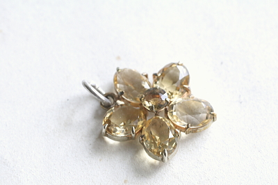 シトリンフラワーペンダント　ネックレス　ヨーロッパ　アンティークストリュフ