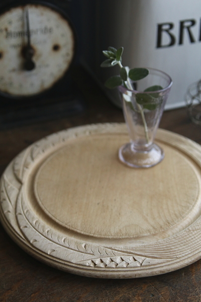 小麦の彫刻のブレッドボード　イギリス　アンティークストリュフ 202602013