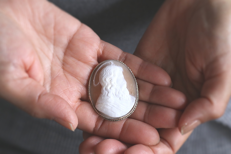 イエス様のシェルカメオブローチ　イタリア　 アンティークストリュフ