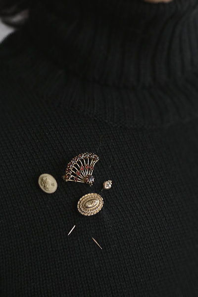 ガーネットペースト　奥義のブローチ　アンティークジュエリー　ヴィンテージアクセサリー　ボヘミア　アンティークストリュフ 20251211