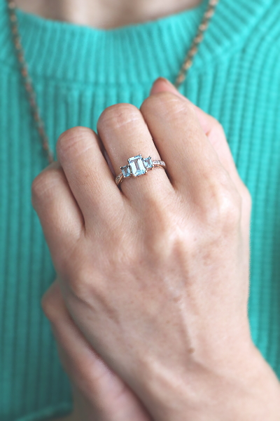 着装モデルの中指サイズは11号です。