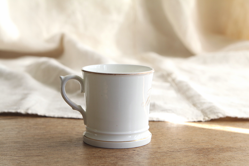 ヴィクトリアンボーンチャイナマグ　イギリス アンティークストリュフ