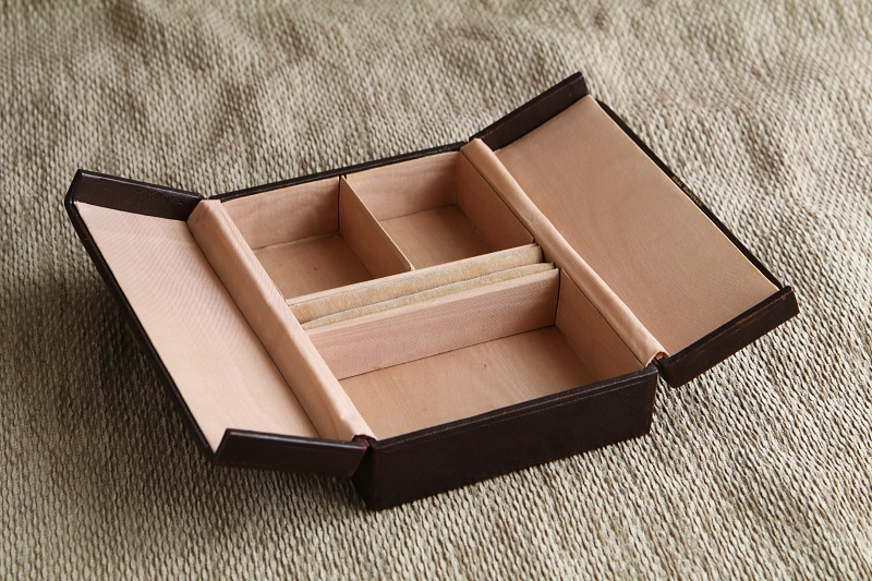 モロッコレザー　ジュエリーケース　イギリス　アンティークストリュフ