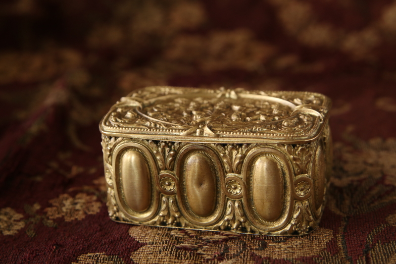 天使たちブラスジュエリーボックス フランス　アンティークストリュフ