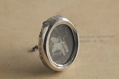 スターリングシルバー　ミニフォトスタンド　ヴィクトリアン　イギリス　アンティークストリュフ