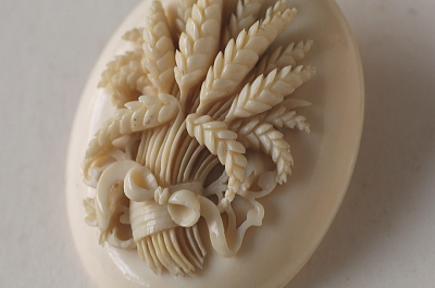 麦穂のブーケ　アイボリーブローチ　ヴィクトリアン　イギリス　アンティークストリュフ