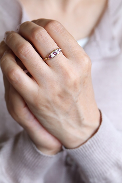 ルビーアンドダイヤモンド　アンティークスタイルリング　イギリス　アンティークストリュフ