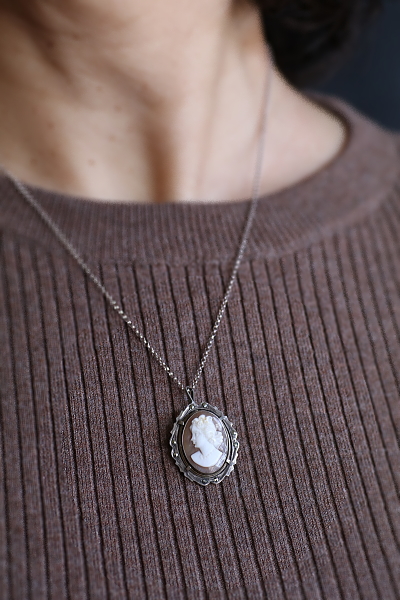 シルバーフレームカメオペンダントブローチ　イタリア　アンティークストリュフ