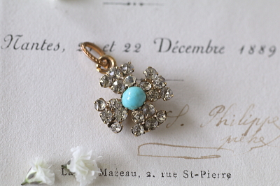 ターコイズアンドペースト　クロスペンダント　ヨーロッパ　アンティークストリュフ