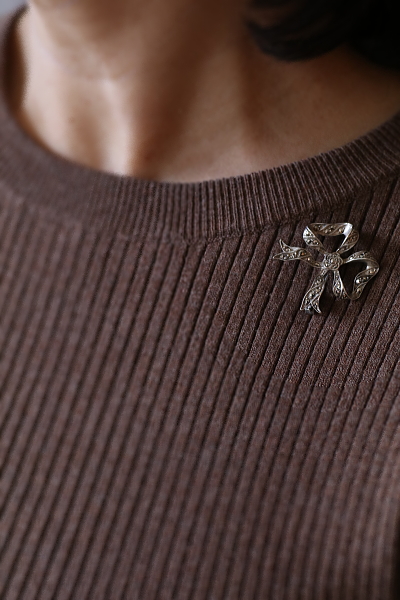 マーカサイト　リボンシルバーブローチ　フランス　アンティークストリュフ