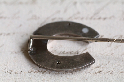 ホロウシルバーシューホーススティックピン　イギリス　アンティークストリュフ