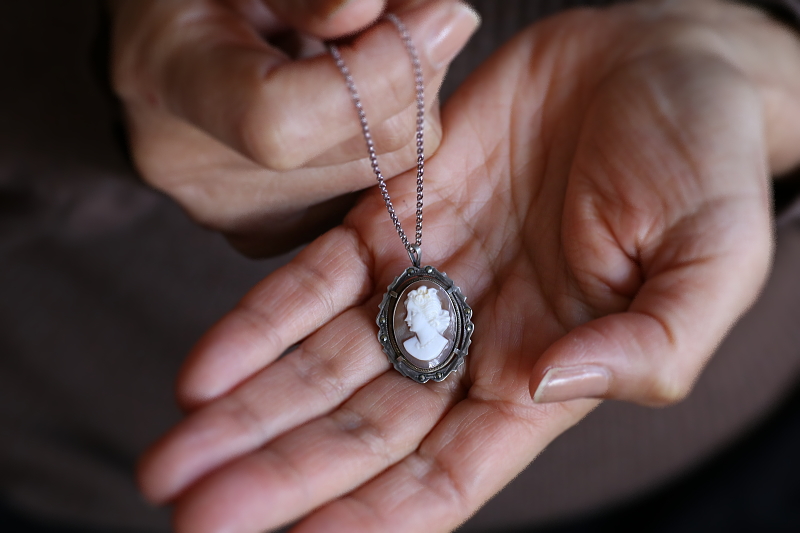 シルバーフレームカメオペンダントブローチ　イタリア　アンティークストリュフ