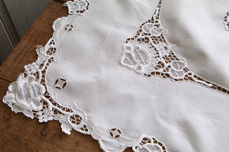葡萄モチーフのニードルレース　リネンテーブルクロス　イギリス　アンティークストリュフ