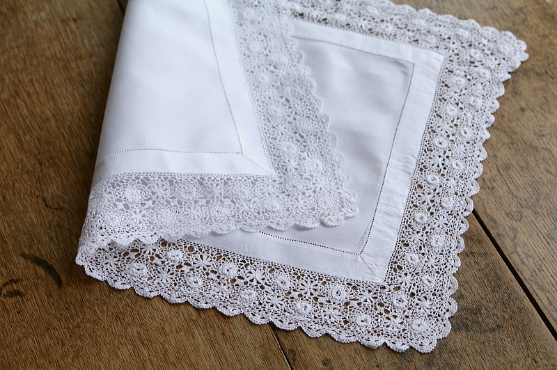 アイリッシュクロッシェリネンチェストトッパー　アイルランド　イギリス　アンティークストリュフ