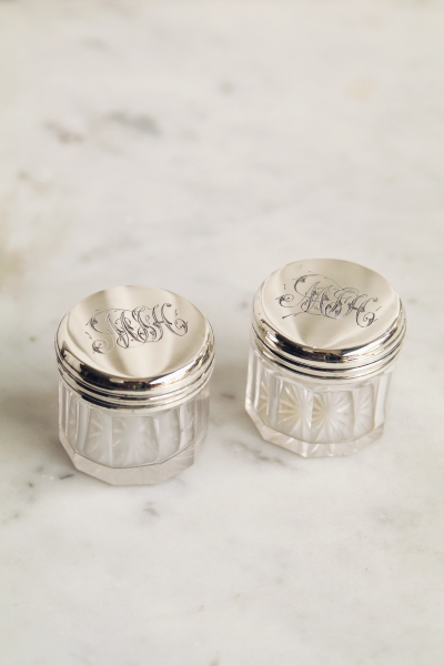 銀蓋の小さなガラスクリームジャースターリングシルバー　ヴィクトリアン　イギリス　アンティークストリュフ 20250826