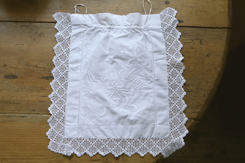 刺繍とクロッシェレース　ブラシ＆コームバッグ アンティークストリュフ