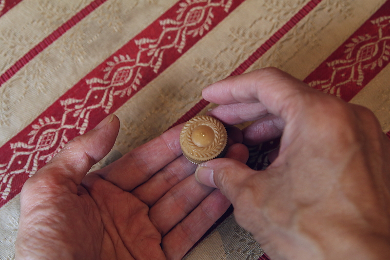 ベジタブルアイボリーのヴィネグレット　気付け薬　イギリス アンティークストリュフ