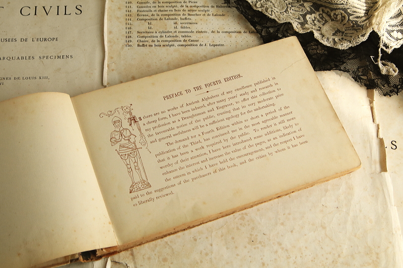 アルファベットの図案集　the book ornamental alphabets イギリス アンティークストリュフ