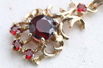 ヴィンテージガーネットペンダント　イギリス　アンティークストリュフ　 20251218