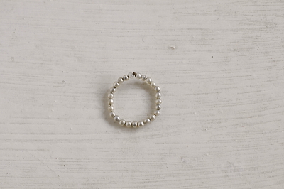 ヴィクトリアン　グラスパールベビーリング　イギリス　アンティークストリュフ