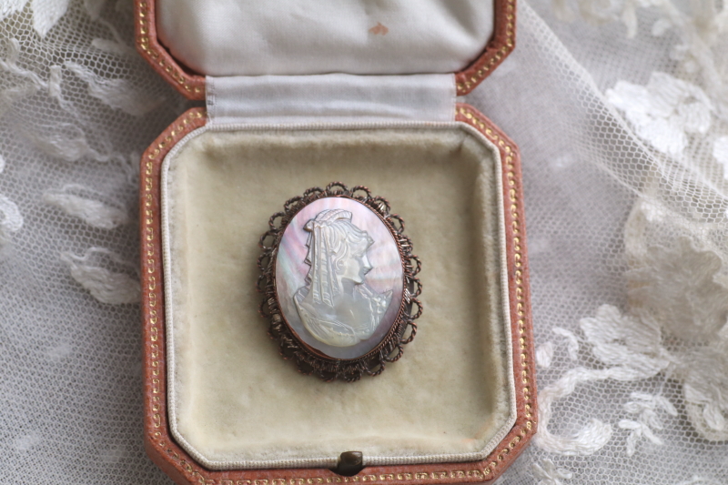 マザーオブパールカメオ　ペンダントブローチ　イタリア　アンティークストリュフ