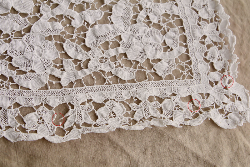 ニードルレーステーブルランナー　花唐草　アンティークストリュフ