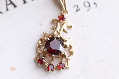 ヴィンテージガーネットペンダント　イギリス　アンティークストリュフ　 20251218