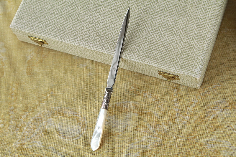 マザーオブパールハンドルペーパーナイフ　イギリス　アンティークストリュフ