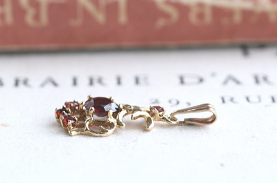 ヴィンテージガーネットペンダント　イギリス　アンティークストリュフ　 20251218