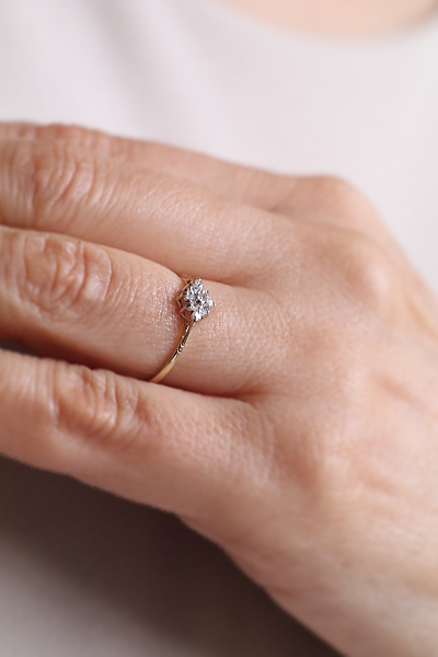 メレダイヤ　ダイヤシェイプリング　イギリス　アンティークストリュフ