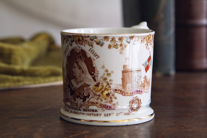 ヴィクトリア女王　ダイヤモンドジュビリーマグ　aynsley whiteleys イギリス　アンティークストリュフ