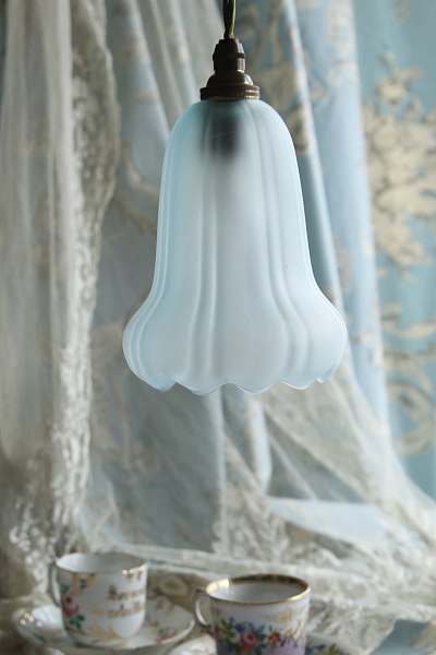 フロストブルーグラスのペンダントランプ　イギリス　アンティークストリュフ 20260326