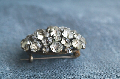 オールドペーストブローチ　コスチュームジュエリー　ヨーロッパ　アンティークストリュフ