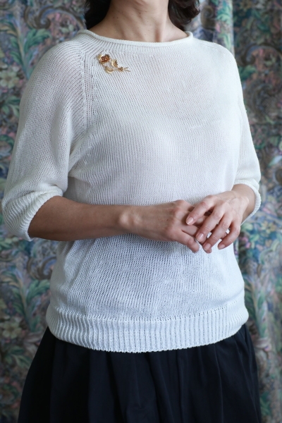 ゴールドプレートフラワーブローチ　アンバーガラス　ヨーロッパ　アンティークストリュフ