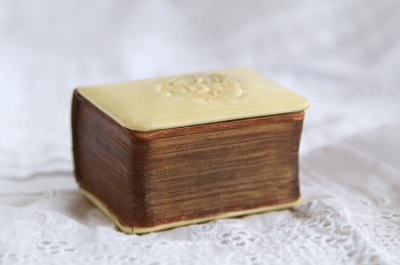 天使のセルロイド表紙祈祷書　エンジェルズヘッズ　ジョシュア・レイノルズ　イギリス　アンティークストリュフ